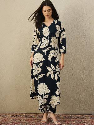 Women Floral Printed Regular Kurta with Trousers 6