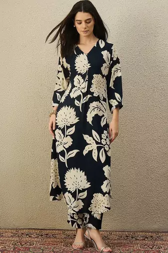 Women Floral Printed Regular Kurta with Trousers