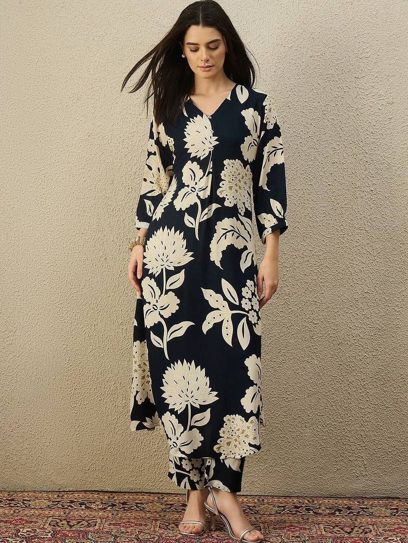 Women Floral Printed Regular Kurta with Trousers