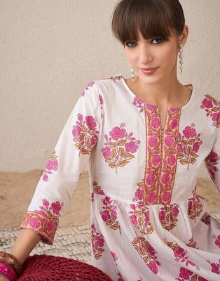 Floral Printed Notch Neck A-Line Pure Cotton Kurta With Trousers 2