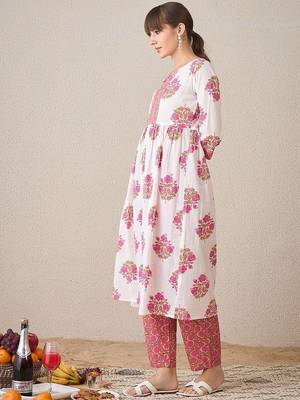 Floral Printed Notch Neck A-Line Pure Cotton Kurta With Trousers 4