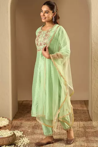 Floral Embroidered Chanderi Silk Straight Kurta With Trousers & Dupatta