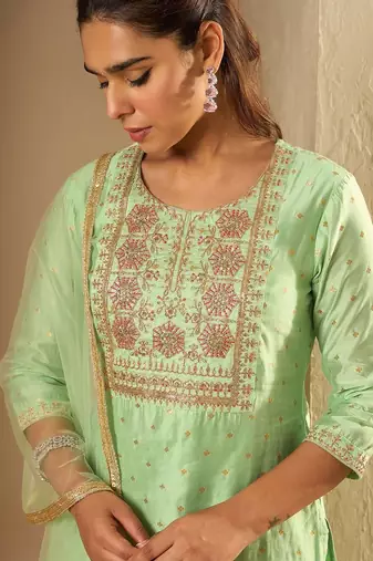 Floral Embroidered Chanderi Silk Straight Kurta With Trousers & Dupatta
