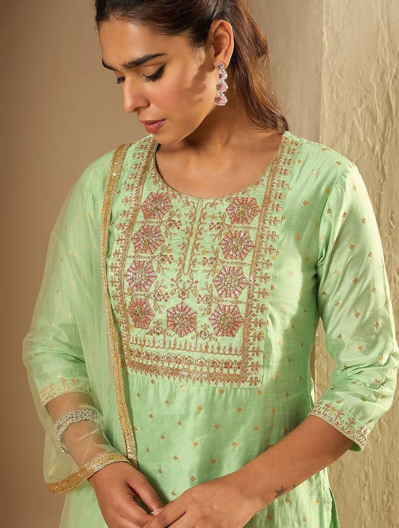 Floral Embroidered Chanderi Silk Straight Kurta With Trousers & Dupatta