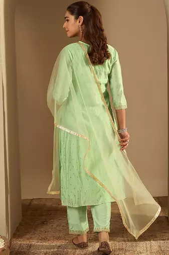 Floral Embroidered Chanderi Silk Straight Kurta With Trousers & Dupatta