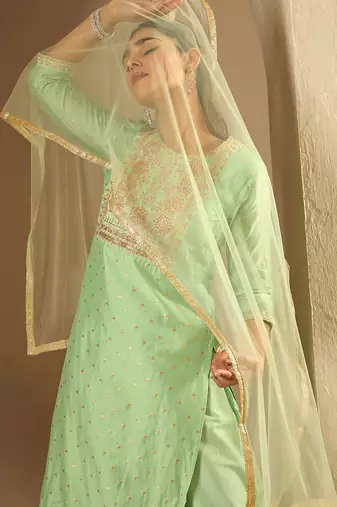 Floral Embroidered Chanderi Silk Straight Kurta With Trousers & Dupatta