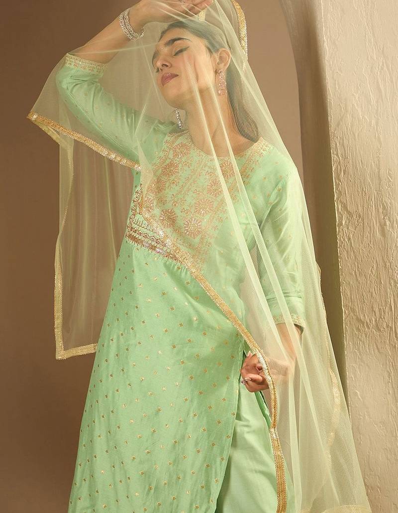 Floral Embroidered Chanderi Silk Straight Kurta With Trousers & Dupatta