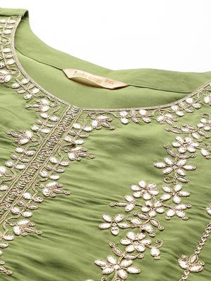 Plus Size Green Embroidered Straight Kurta Trousers With Dupatta Set 2
