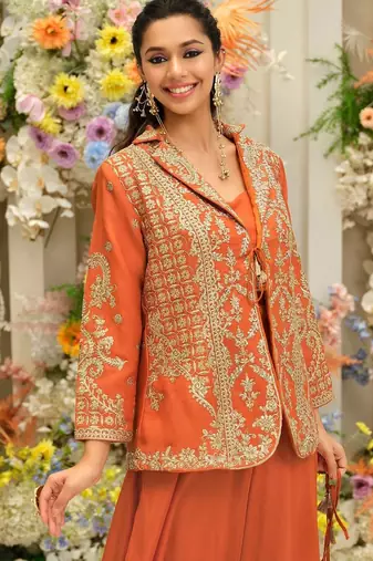 Women Ethnic Motifs Embroidered Regular Thread Work Kurta with Palazzos