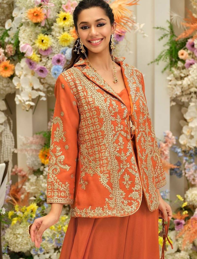 Women Ethnic Motifs Embroidered Regular Thread Work Kurta with Palazzos