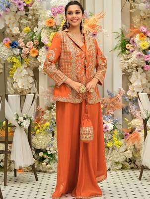 Women Ethnic Motifs Embroidered Regular Thread Work Kurta with Palazzos 5