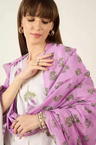 Floral Printed V-Neck Thread Work Pure Cotton Kurta With Trousers & Dupatta