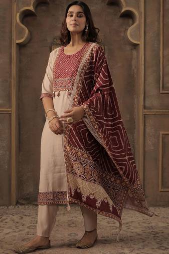 Women Geometric Printed Kurta with Trousers & Dupatta