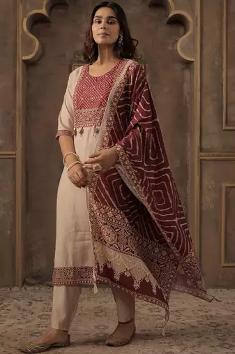 Women Geometric Printed Kurta with Trousers & Dupatta