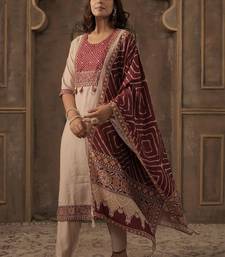 Women Geometric Printed Kurta with Trousers & Dupatta