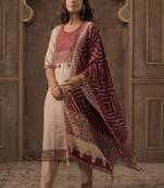 Women Geometric Printed Kurta with Trousers & Dupatta