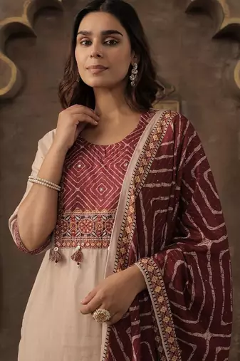 Women Geometric Printed Kurta with Trousers & Dupatta