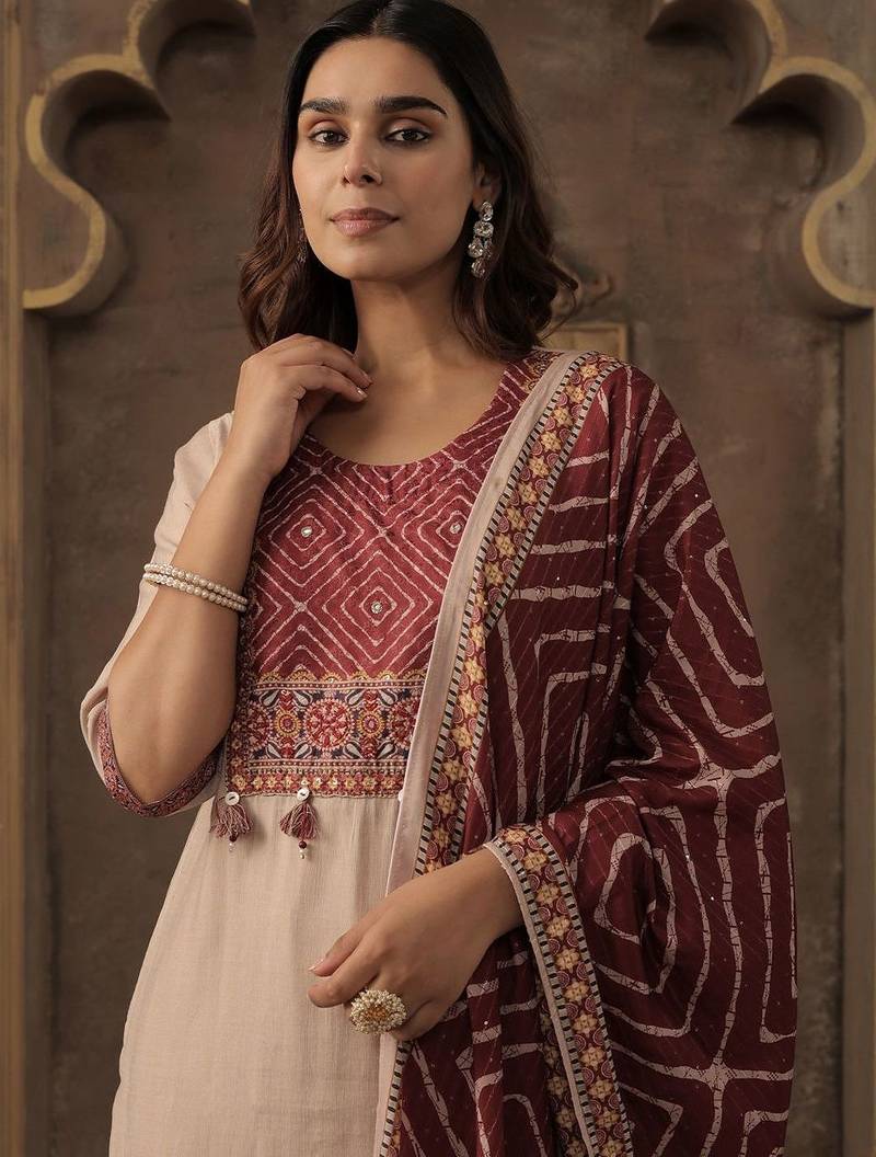 Women Geometric Printed Kurta with Trousers & Dupatta