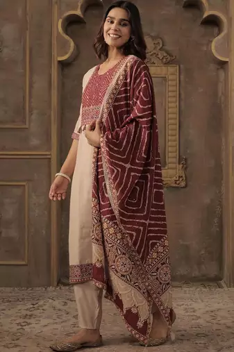 Women Geometric Printed Kurta with Trousers & Dupatta