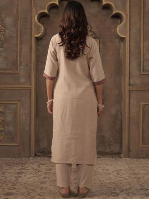 Women Geometric Printed Kurta with Trousers & Dupatta 4