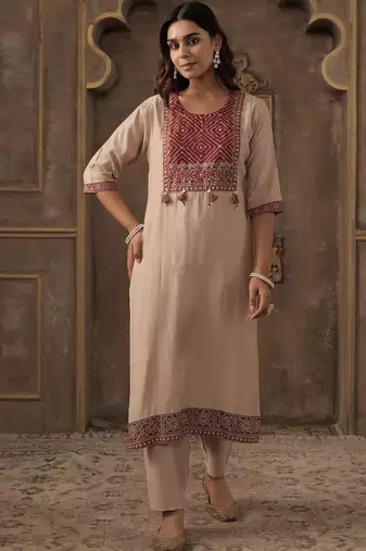 Women Geometric Printed Kurta with Trousers & Dupatta