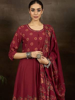 Women Floral Printed Beads and Stones Pure Cotton Kurta with Trousers & Dupatta 1
