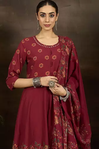 Women Floral Printed Beads and Stones Pure Cotton Kurta with Trousers & Dupatta