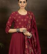 Women Floral Printed Beads and Stones Pure Cotton Kurta with Trousers & Dupatta