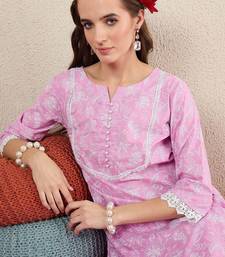 Women Floral Printed Cotton Kurta with Trousers