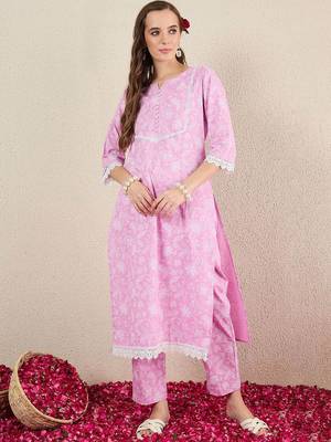 Women Floral Printed Cotton Kurta with Trousers 1