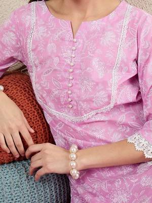Women Floral Printed Cotton Kurta with Trousers 3