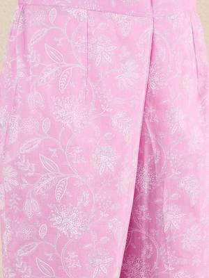 Women Floral Printed Cotton Kurta with Trousers 4