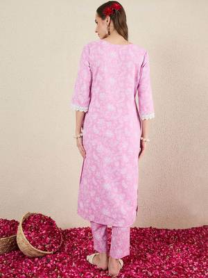 Women Floral Printed Cotton Kurta with Trousers 6