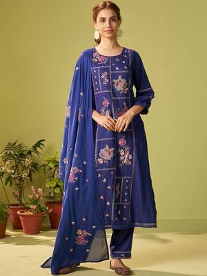 Women Floral Embroidered Thread Work Kurt Trousers & With Dupatta Kurta Sets 1