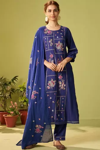 Women Floral Embroidered Thread Work Kurt Trousers & With Dupatta Kurta Sets