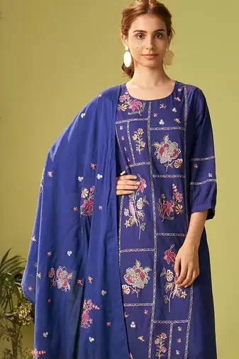 Women Floral Embroidered Thread Work Kurt Trousers & With Dupatta Kurta Sets