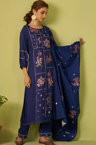 Women Floral Embroidered Thread Work Kurt Trousers & With Dupatta Kurta Sets