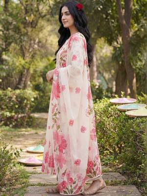 Women Floral Printed Regular Kurta with Trousers & With Dupatta 2
