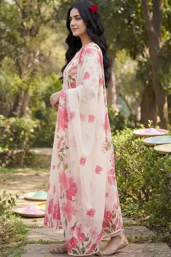 Women Floral Printed Regular Kurta with Trousers & With Dupatta