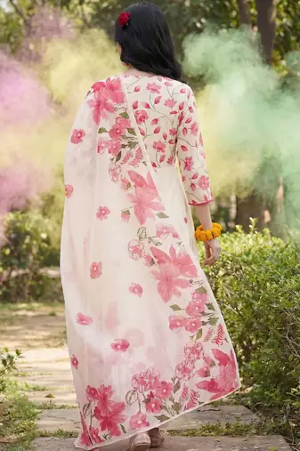 Women Floral Printed Regular Kurta with Trousers & With Dupatta
