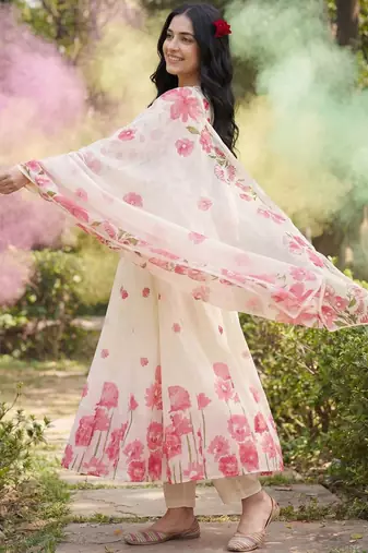 Women Floral Printed Regular Kurta with Trousers & With Dupatta