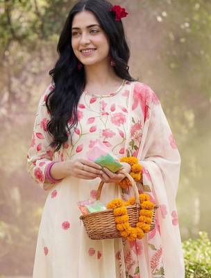 Women Floral Printed Regular Kurta with Trousers & With Dupatta 6