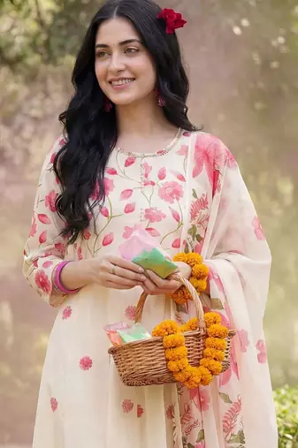 Women Floral Printed Regular Kurta with Trousers & With Dupatta