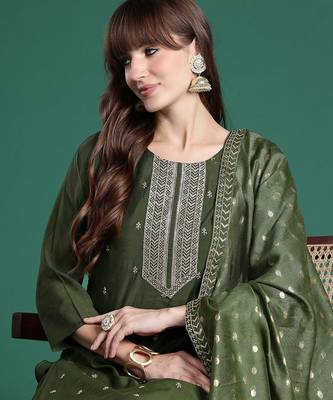 Ethnic Motifs Embroidered Sequinned Kurta with Trousers & Dupatta 5