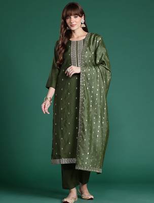 Ethnic Motifs Embroidered Sequinned Kurta with Trousers & Dupatta 6