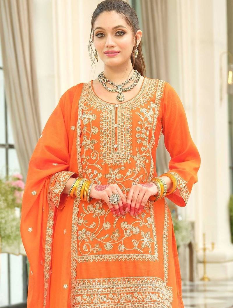 Ethnic Motifs Embroidered Round Neck Thread Work Kurta With Patiala & Dupatta