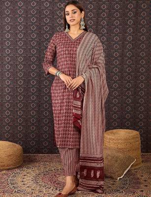 Women Printed Regular Pure Cotton Kurta with Trousers & With Dupatta 1
