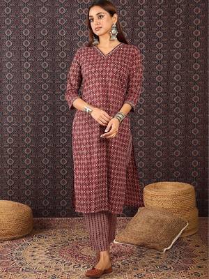 Women Printed Regular Pure Cotton Kurta with Trousers & With Dupatta 4