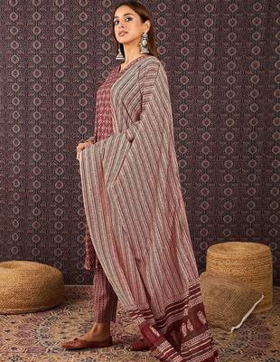 Women Printed Regular Pure Cotton Kurta with Trousers & With Dupatta 7