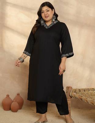 Plus Size Ethnic Motifs Embroidered Regular Thread Work Kurta with Trousers 1